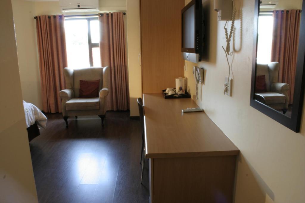 Europrime Boutique Hotel Boksburg Extérieur photo